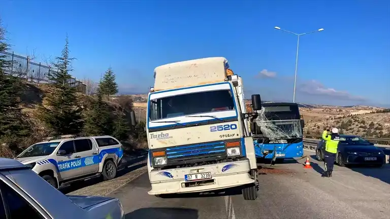 Burdur'da Çoklu Araç Kazası: 6 Yaralı